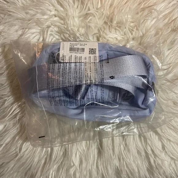 lululemon everywhere belt bag 🤍 - Picture 3 of 6